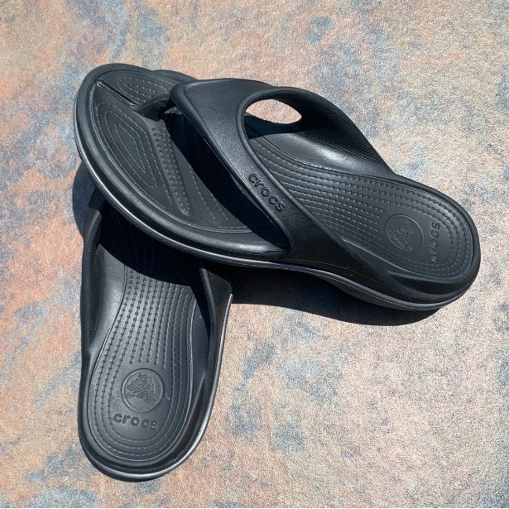 Crocs unisex thong sandals